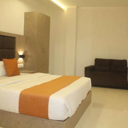 Hotel Metro Inn Мумбай Екстериор снимка