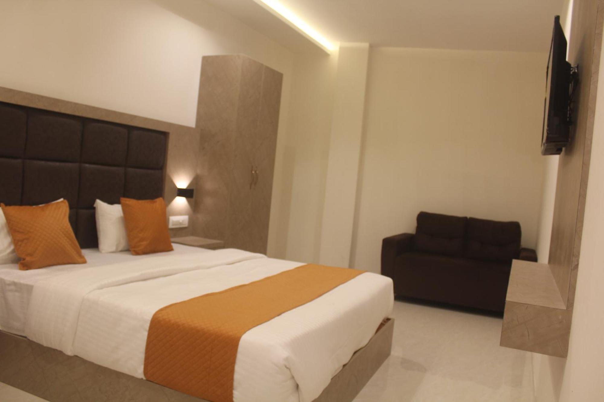 Hotel Metro Inn Мумбай Екстериор снимка