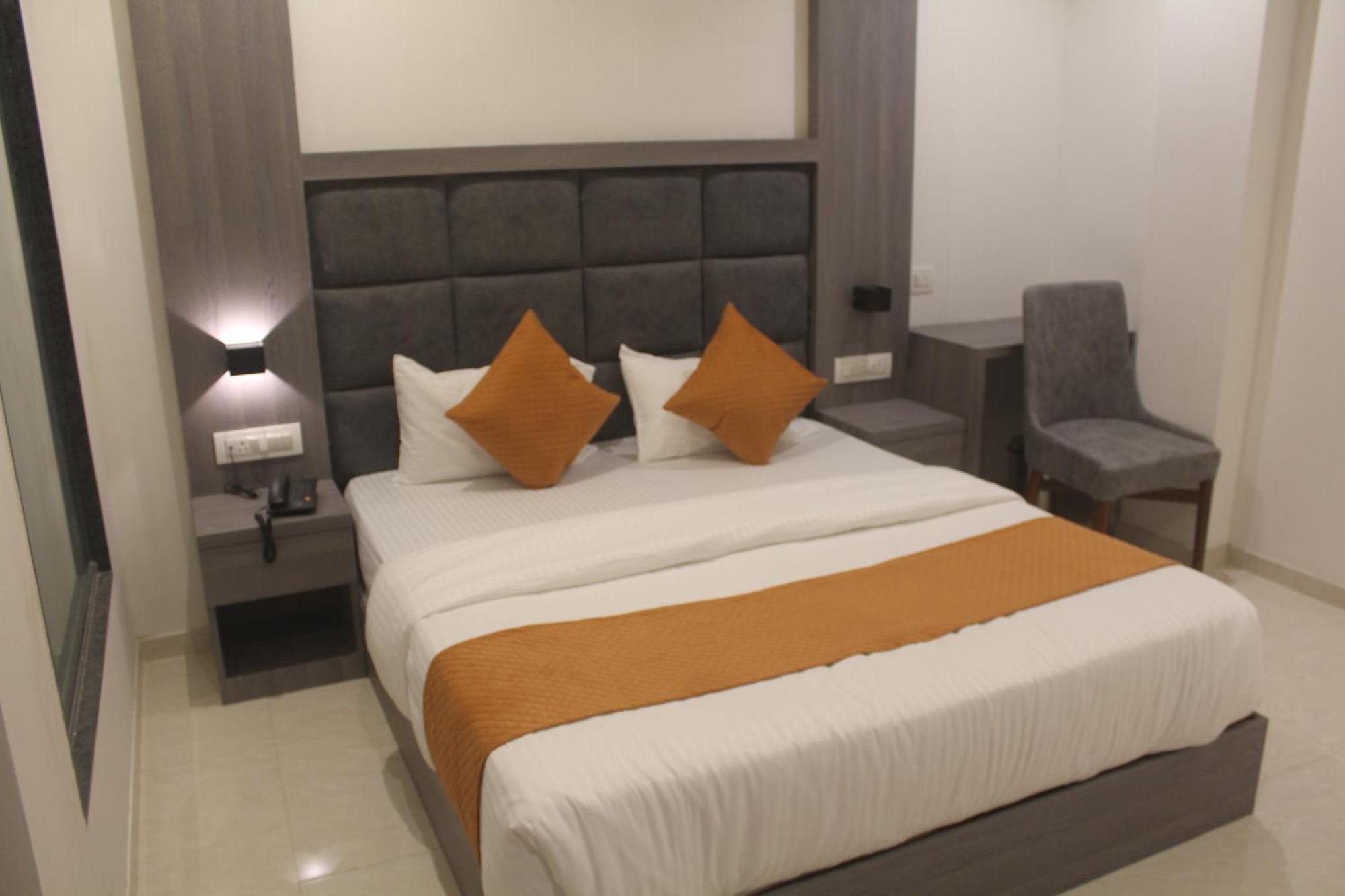 Hotel Metro Inn Мумбай Екстериор снимка