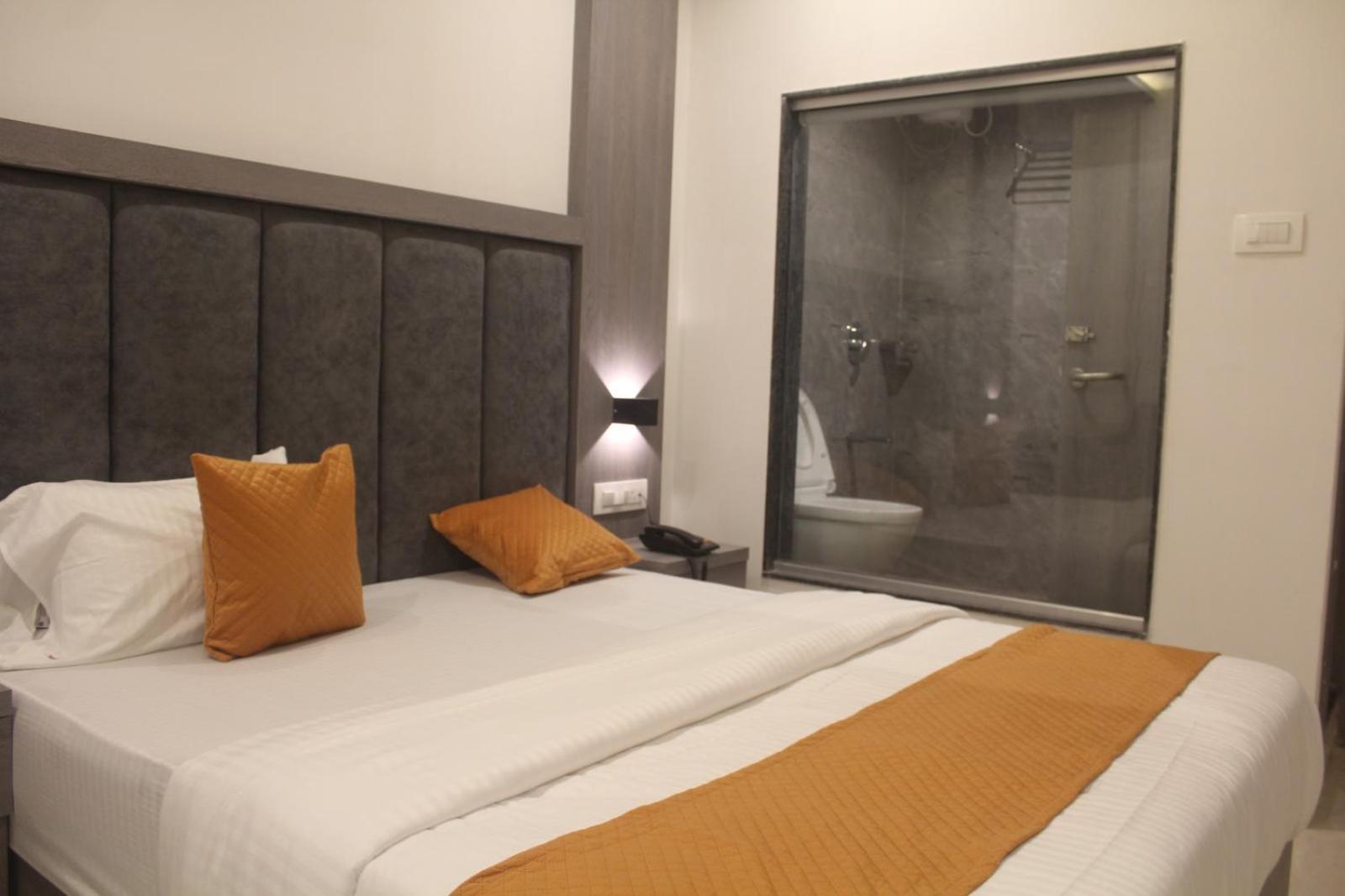 Hotel Metro Inn Мумбай Екстериор снимка