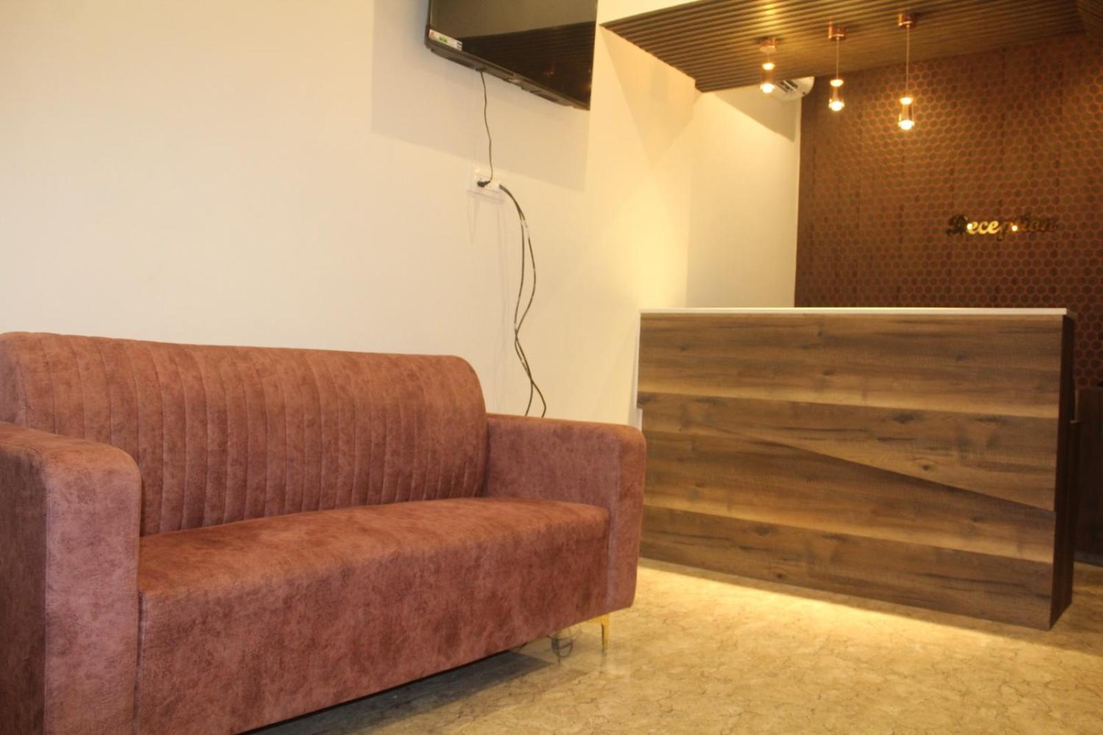 Hotel Metro Inn Мумбай Екстериор снимка