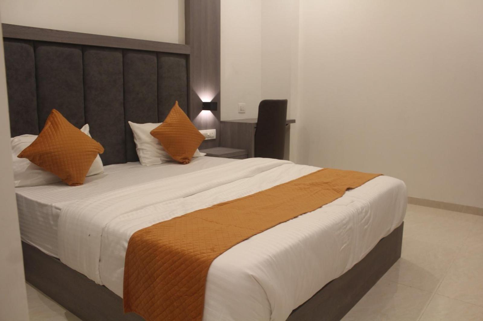 Hotel Metro Inn Мумбай Екстериор снимка