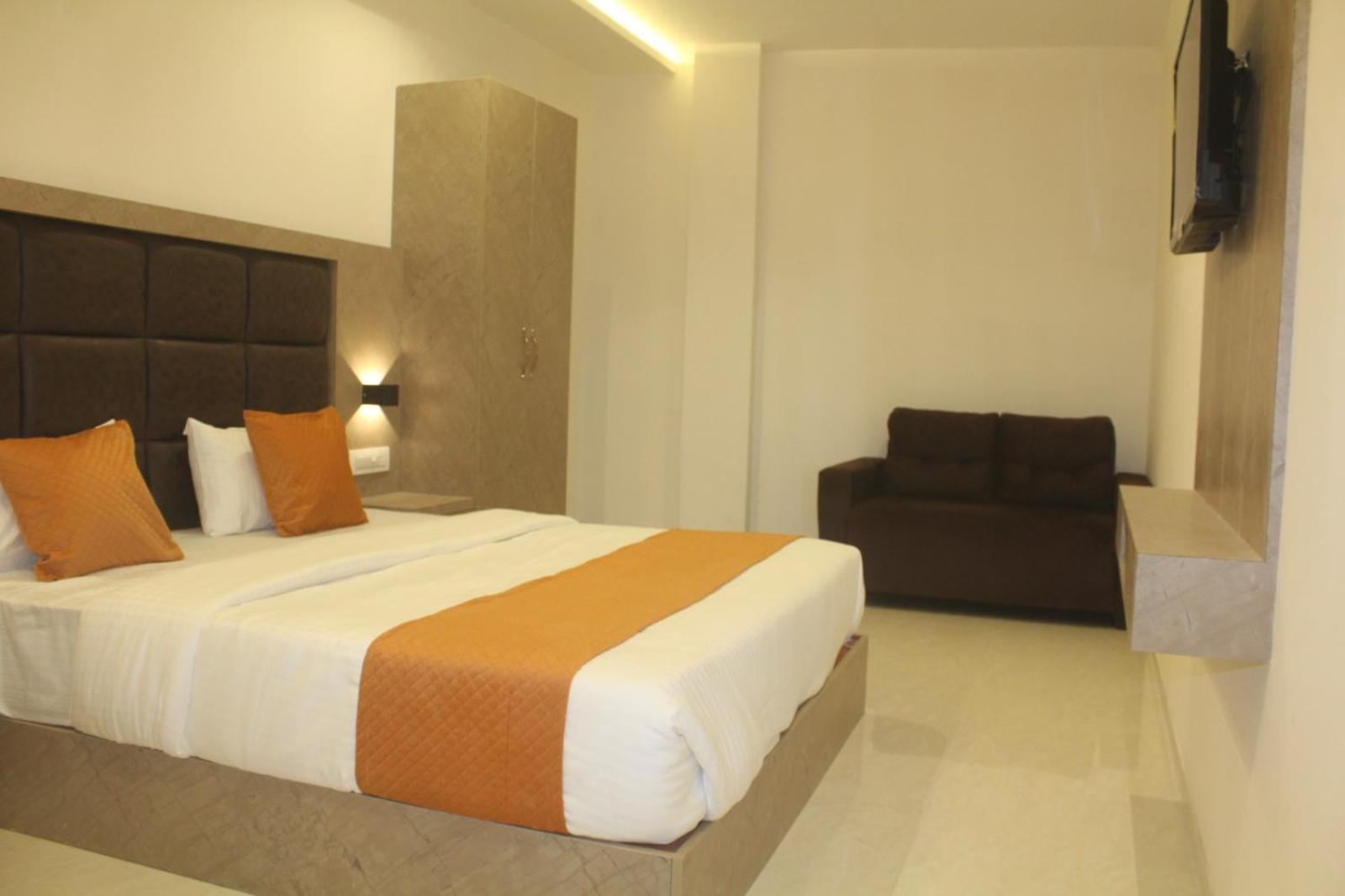 Hotel Metro Inn Мумбай Екстериор снимка