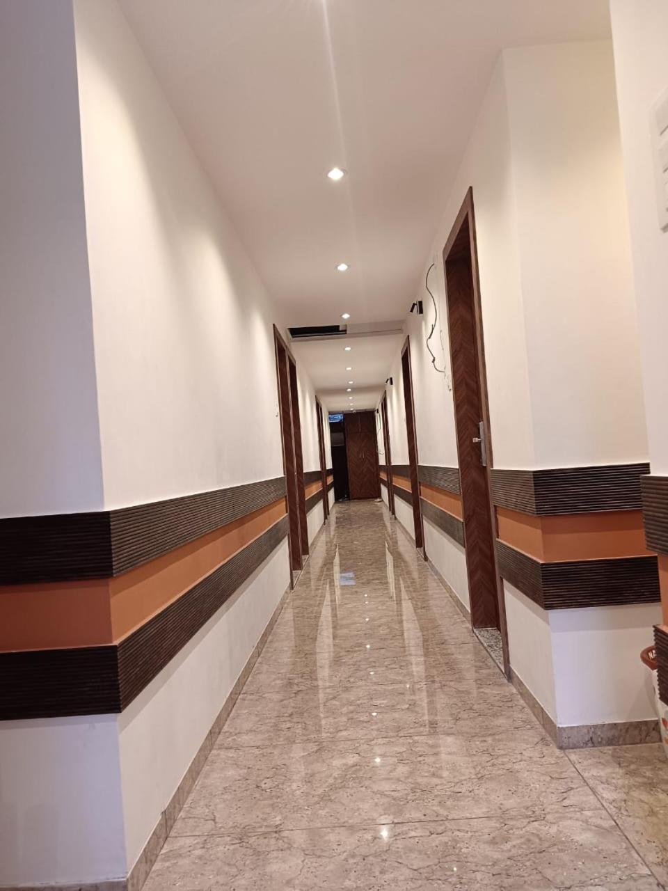 Hotel Metro Inn Мумбай Екстериор снимка
