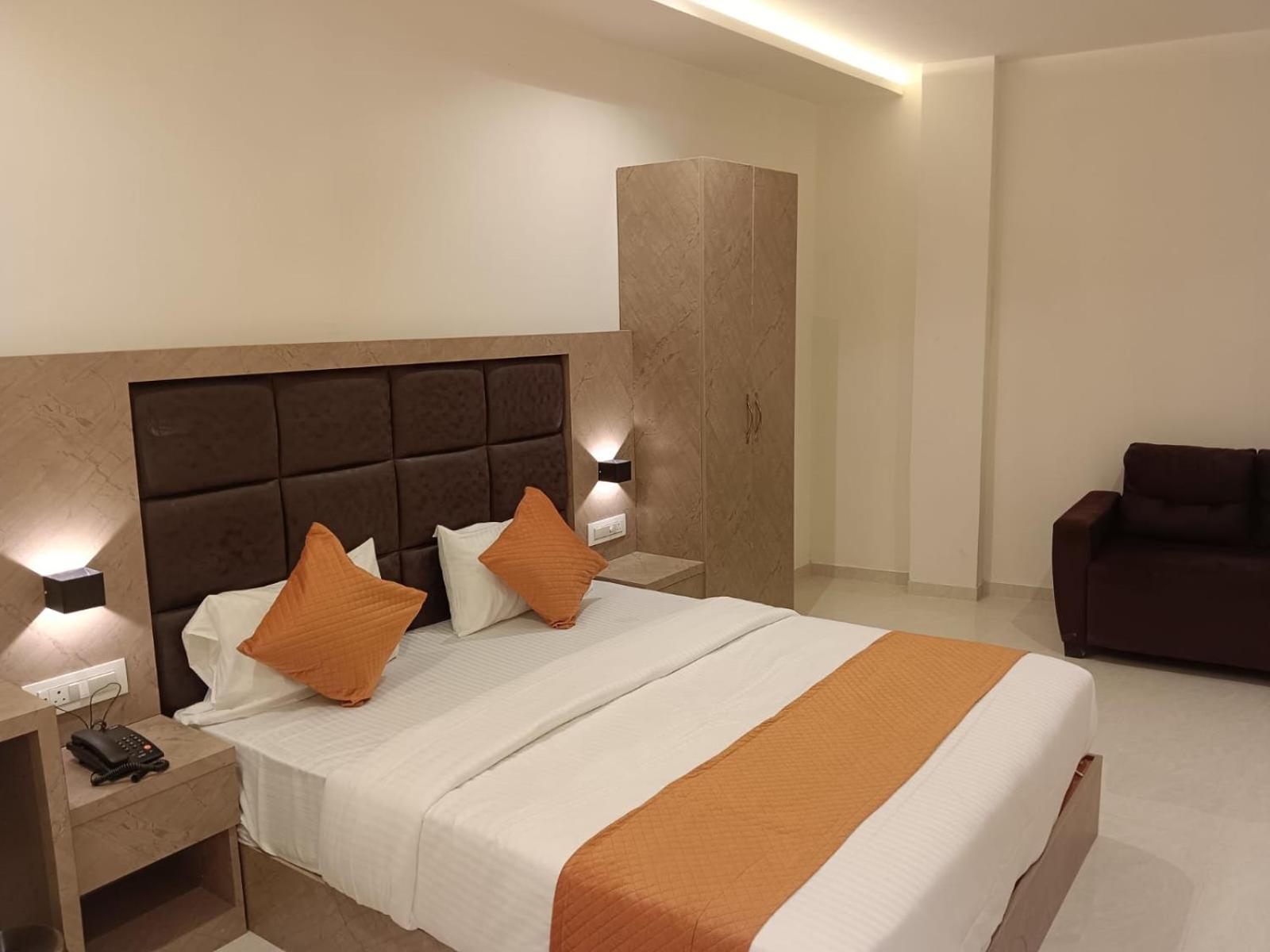 Hotel Metro Inn Мумбай Екстериор снимка