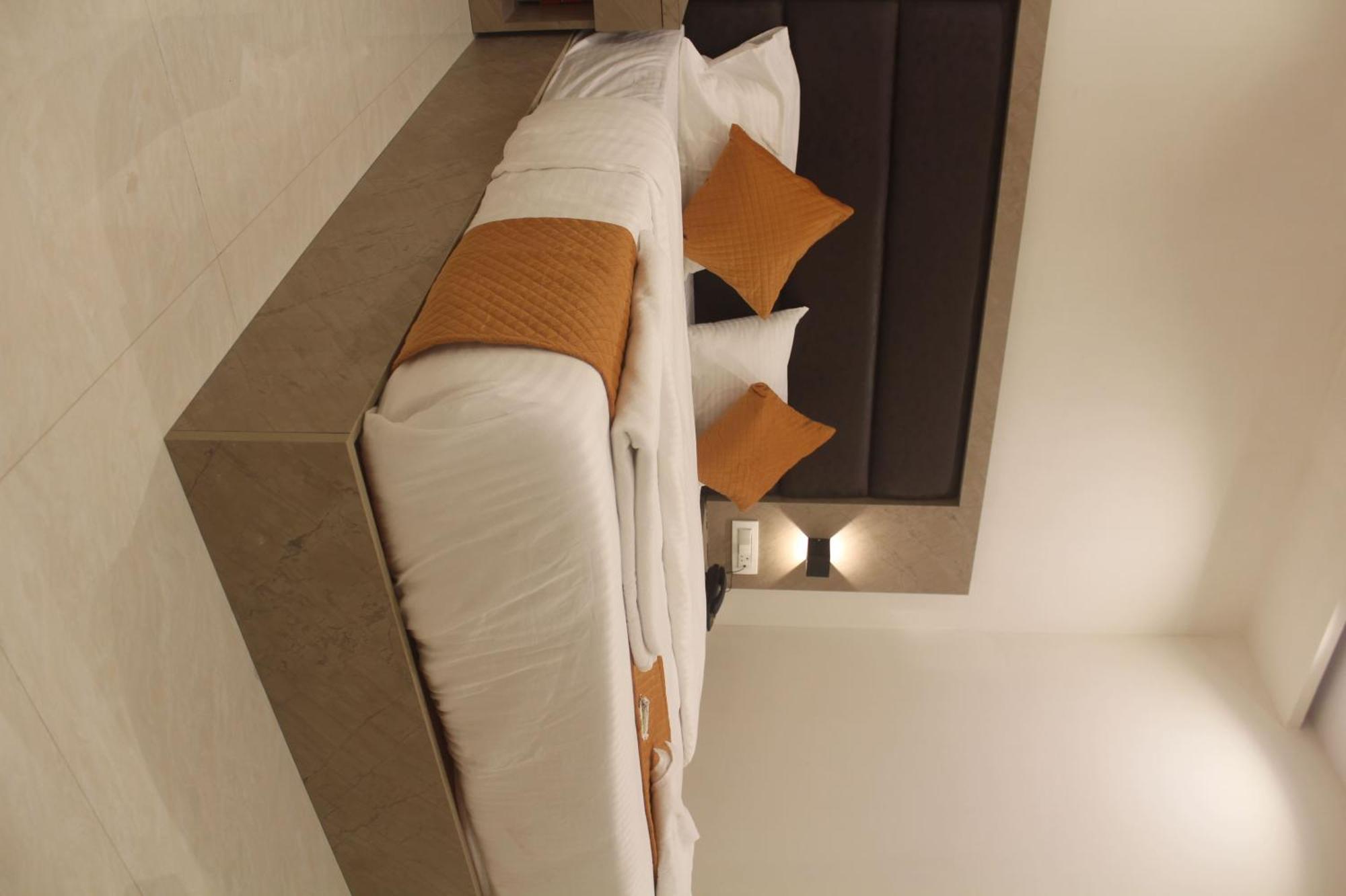 Hotel Metro Inn Мумбай Екстериор снимка