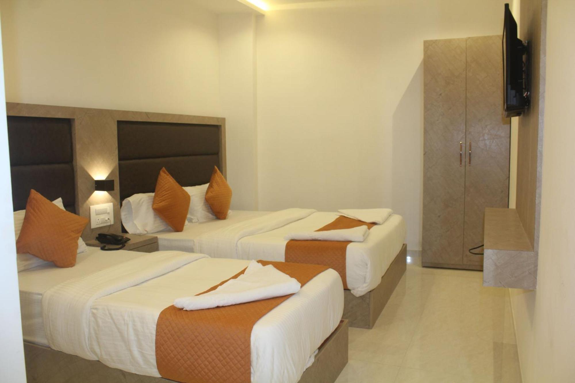 Hotel Metro Inn Мумбай Екстериор снимка
