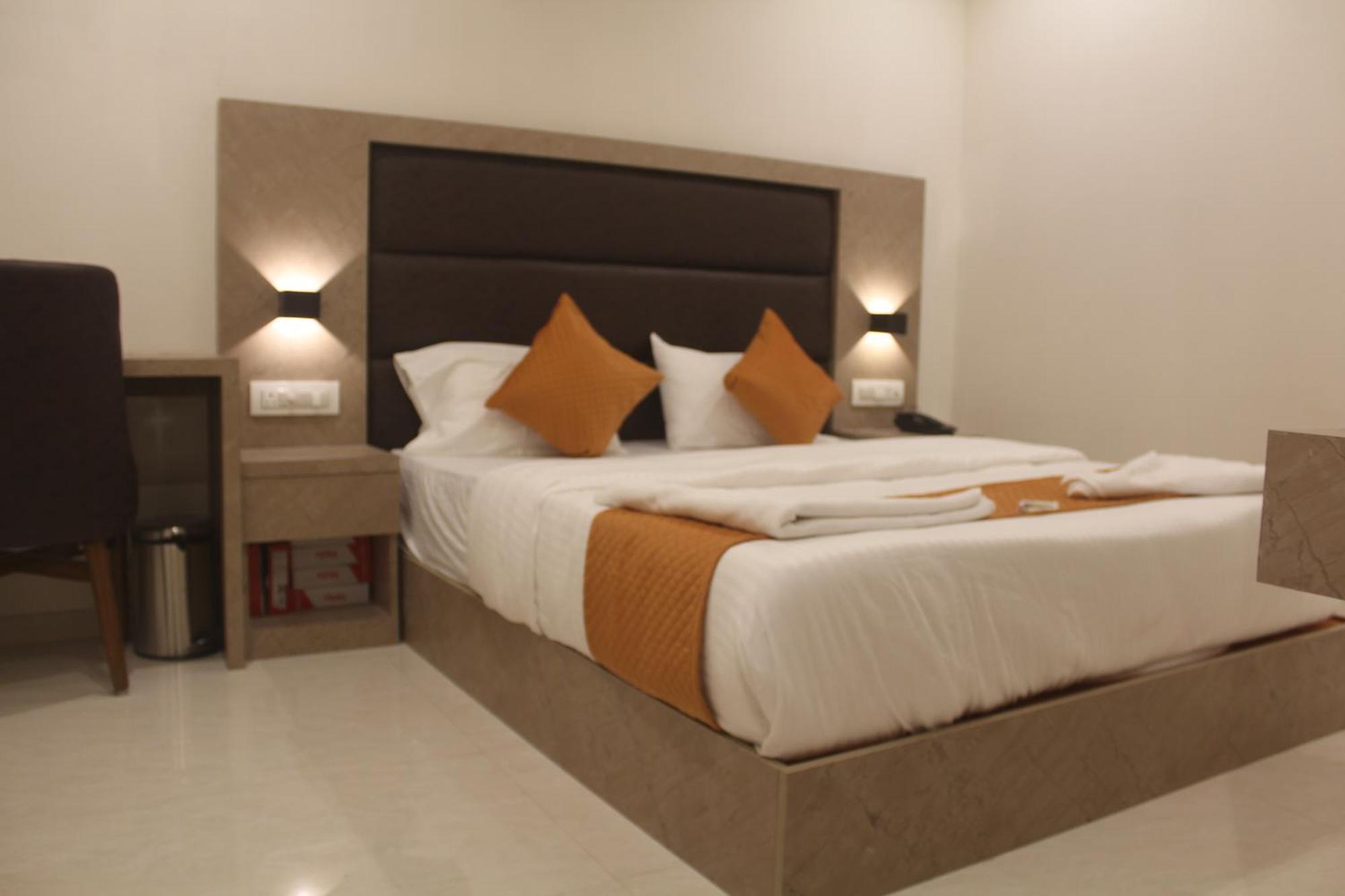 Hotel Metro Inn Мумбай Екстериор снимка