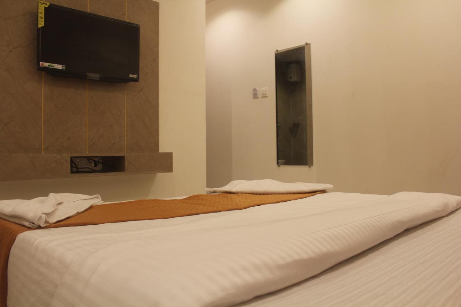 Hotel Metro Inn Мумбай Екстериор снимка